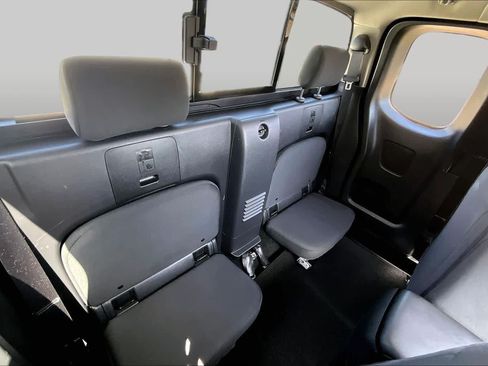 Certified 2025 Nissan Frontier SV RWD image 33