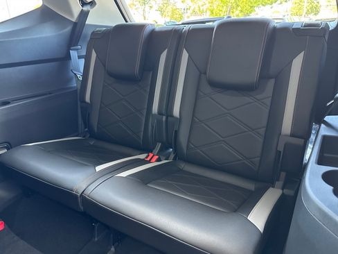 New 2025 Volkswagen Atlas Peak Edition SE image 15