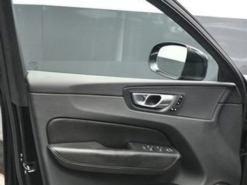 Used 2023 Volvo XC60 B5 Core AWD/4WD image 14