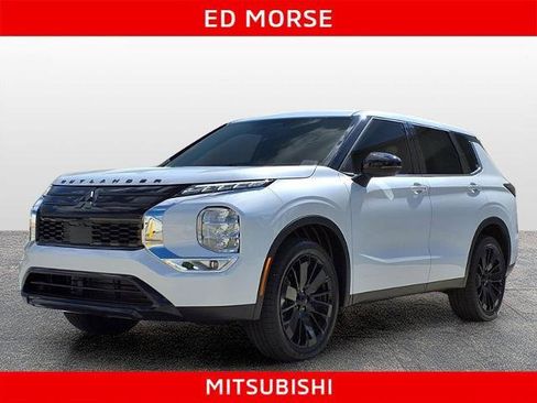 New 2026 Mitsubishi Outlander LE FWD image 1