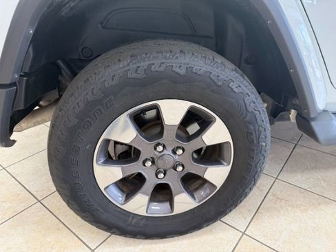 Used 2018 Jeep Wrangler Unlimited Sahara image 10