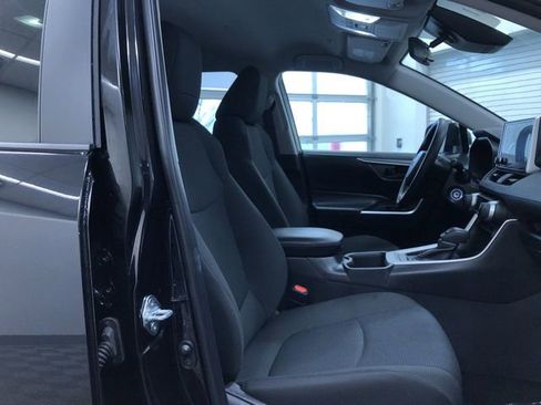 Used 2025 Toyota RAV4 LE image 23