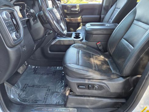 Used 2019 GMC Sierra 1500 Denali w/ Denali Ultimate Package AWD/4WD image 16
