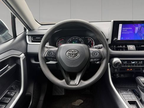 Used 2025 Toyota RAV4 XLE AWD/4WD image 13