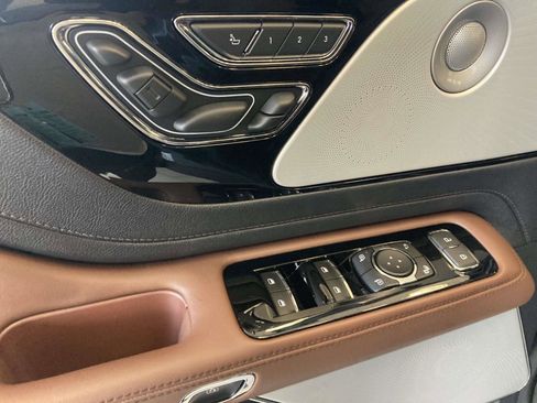 Used 2025 Lincoln Aviator Reserve w/ Equipment Group 201A AWD/4WD image 19