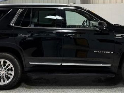 Used 2023 GMC Yukon SLT w/ SLT Premium Package AWD/4WD image 7