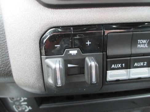 Used 2024 RAM 2500 Tradesman w/ Chrome Appearance Group image 19