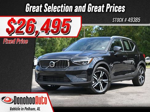 Used 2025 Volvo XC40 B5 Core image 1