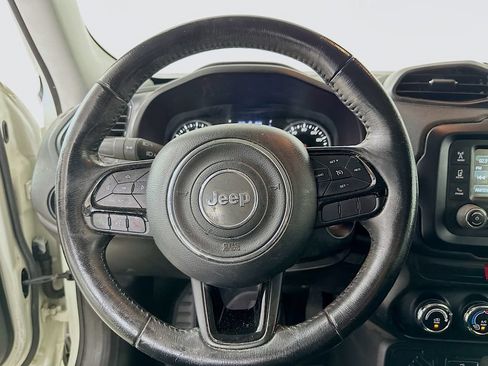 Used 2017 Jeep Renegade Altitude FWD image 18