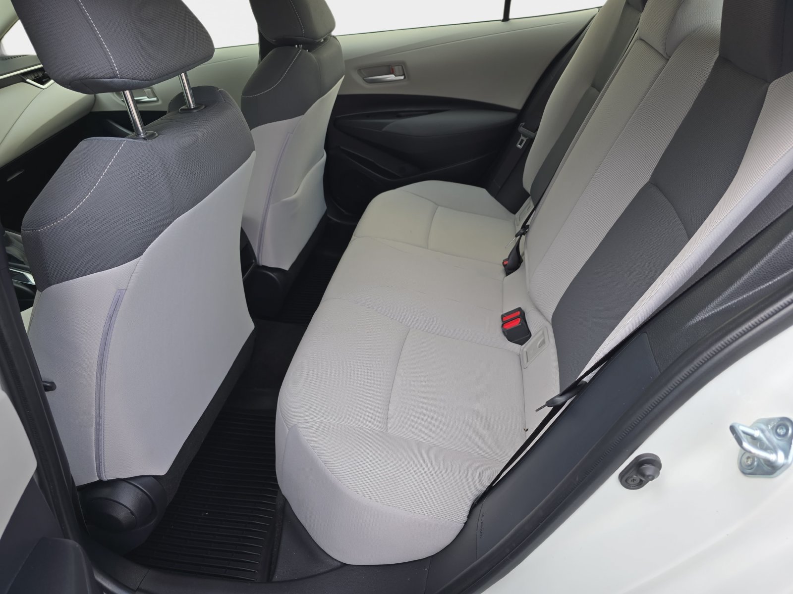 Used 2021 Toyota Corolla LE FWD image 16