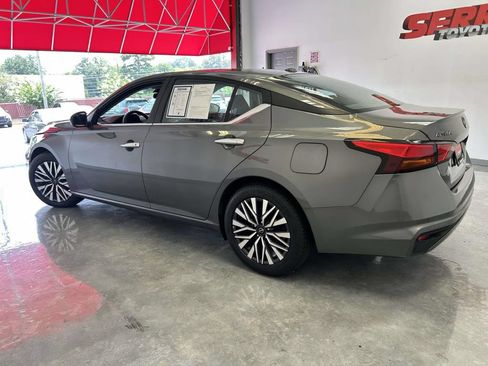 Used 2025 Nissan Altima 2.5 SV FWD image 6