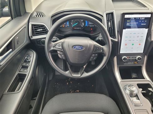 Used 2024 Ford Edge SE w/ Black Appearance Package image 11