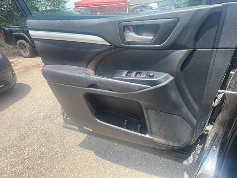 Used 2016 Toyota Highlander XLE AWD/4WD image 20