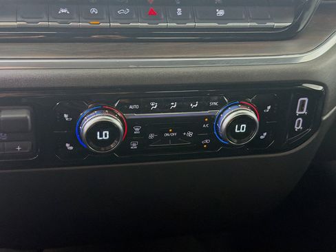 Used 2025 GMC Sierra 1500 SLT RWD image 24