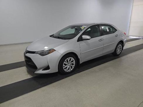 Used 2019 Toyota Corolla LE image 3