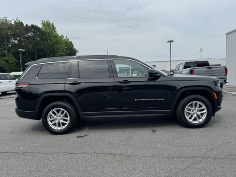 Used 2025 Jeep Grand Cherokee L Laredo RWD image 4