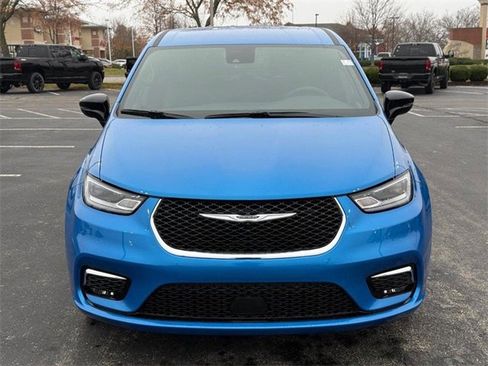 New 2026 Chrysler Pacifica Select image 11