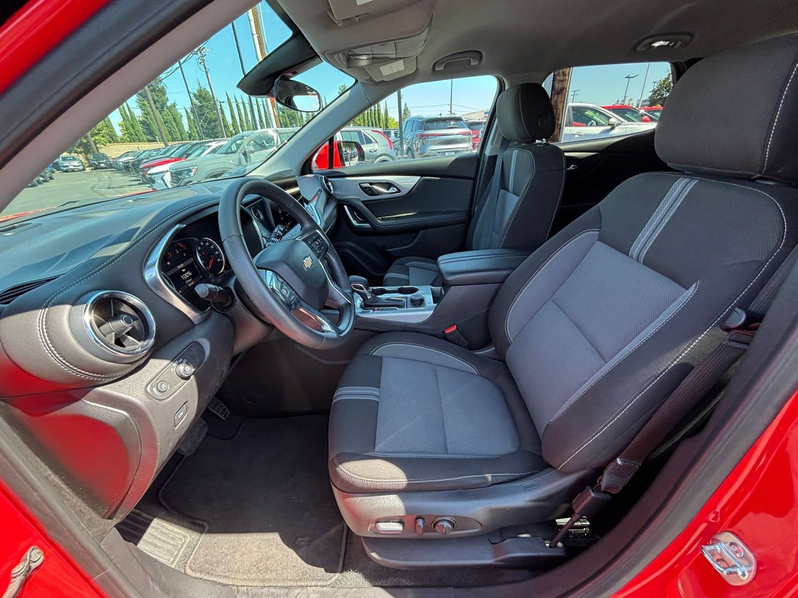 Used 2025 Chevrolet Blazer LT FWD image 28