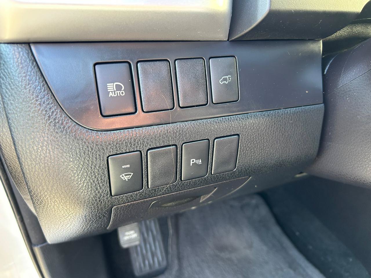 Used 2018 Toyota Highlander Limited AWD/4WD image 12