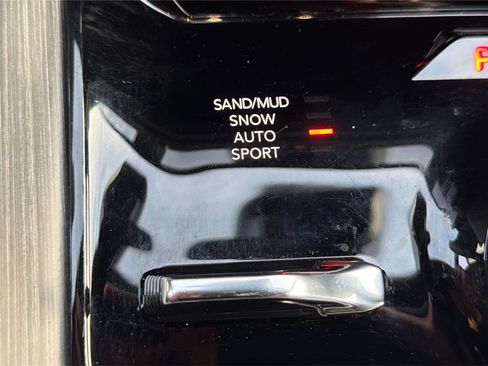 Used 2024 Jeep Wagoneer Series II w/ Flexible Seating Group image 38