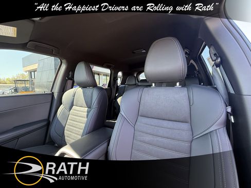 New 2026 Mitsubishi Outlander LE image 13