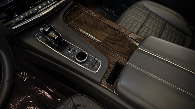 Used 2022 Cadillac Escalade Sport Platinum w/ Heavy-Duty Trailer Package AWD/4WD image 12