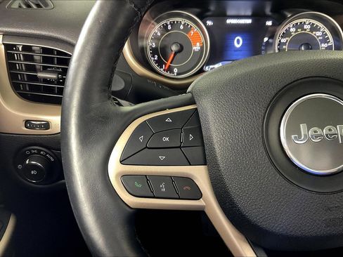 Used 2017 Jeep Cherokee Limited image 11