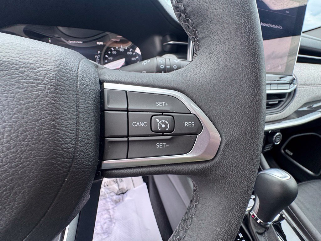 Used 2023 Jeep Compass Latitude w/ Sun and Sound Group AWD/4WD image 15