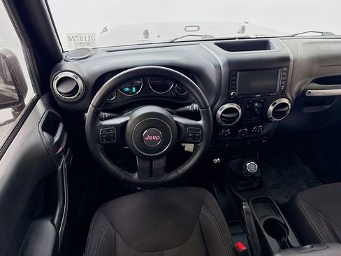 Used 2017 Jeep Wrangler Unlimited Rubicon w/ Connectivity Group image 20