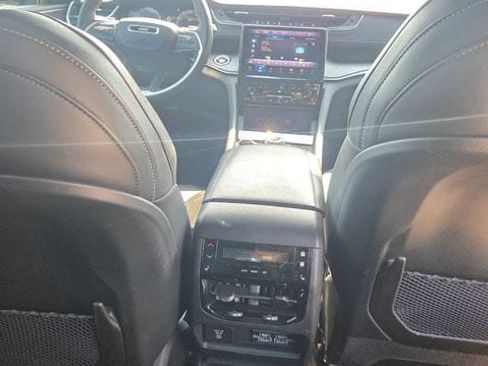 Used 2025 Jeep Grand Cherokee L Limited w/ Black Appearance Package AWD/4WD image 17