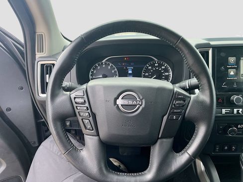Used 2025 Nissan Frontier SV w/ SV Convenience Package RWD image 11