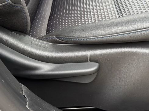 Certified 2025 Chevrolet Trax LT image 31