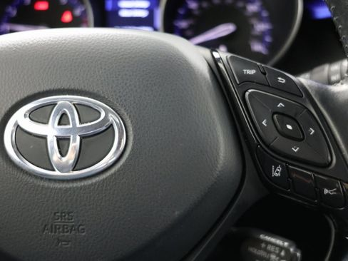 Used 2021 Toyota C-HR XLE image 24