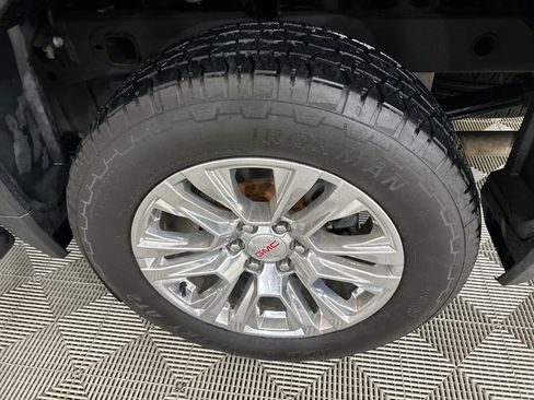 Used 2024 GMC Sierra 1500 Denali w/ Technology Package AWD/4WD image 11