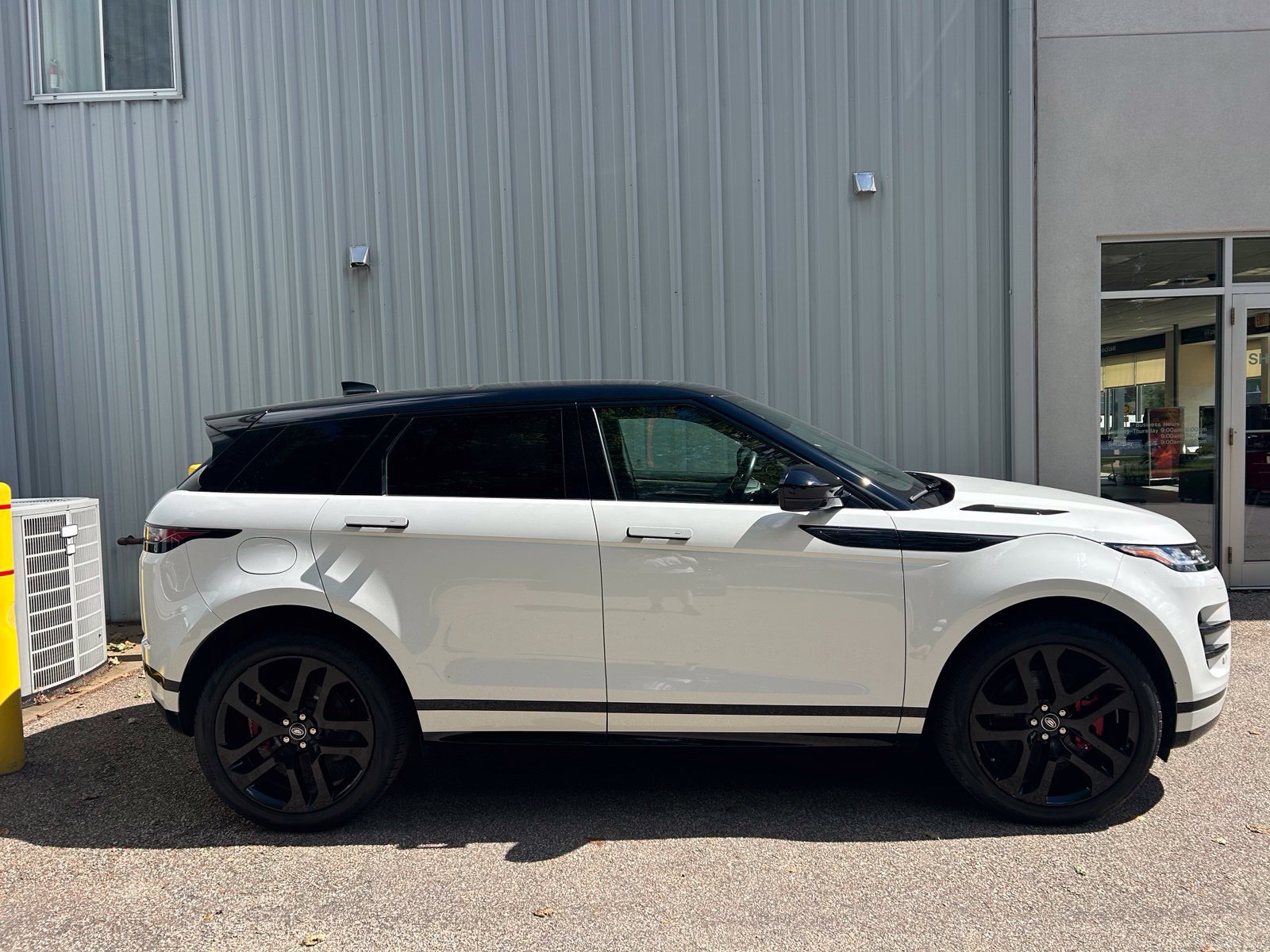 Used 2022 Land Rover Range Rover Evoque R-Dynamic S AWD/4WD image 4