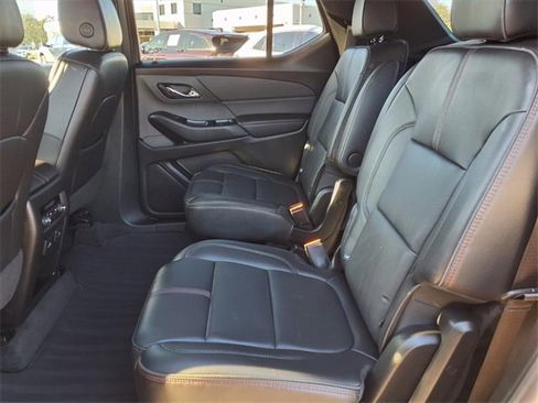 Used 2023 Chevrolet Traverse RS image 7