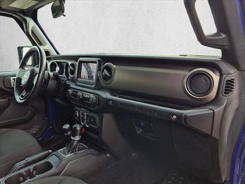 Used 2018 Jeep Wrangler Unlimited Sport S AWD/4WD image 17