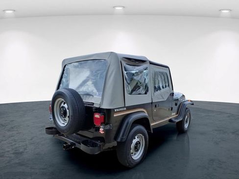 Used 1990 Jeep Wrangler 4WD image 6