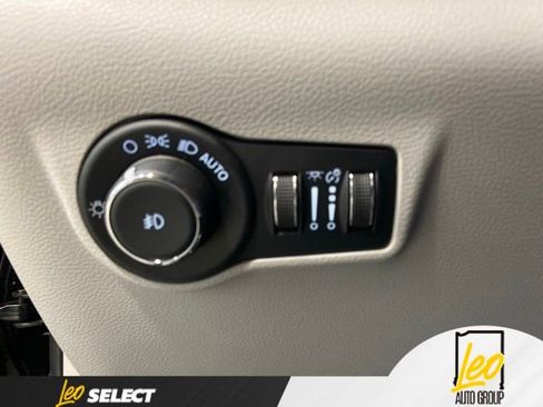 Used 2022 Jeep Compass Limited w/ Sun and Sound Group AWD/4WD image 12
