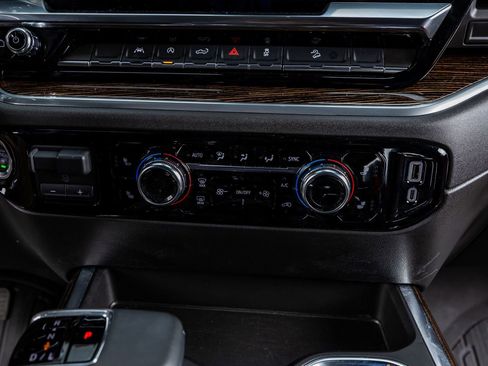 Used 2025 GMC Sierra 1500 Elevation image 27