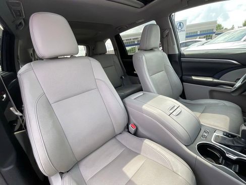 Used 2017 Toyota Highlander Limited AWD/4WD image 20