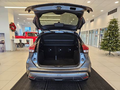 Certified 2022 Nissan Kicks SV image 10