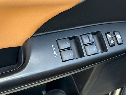 Used 2012 Lexus CT 200h Premium FWD image 11