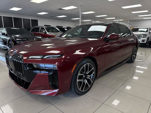 Used 2023 BMW 740i image 10