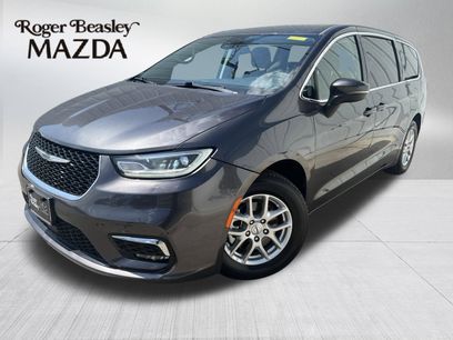 Used 2023 Chrysler Pacifica Touring-L