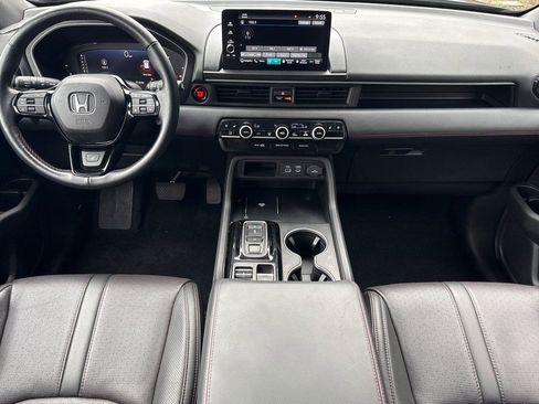 Certified 2025 Honda Pilot Black Edition image 9