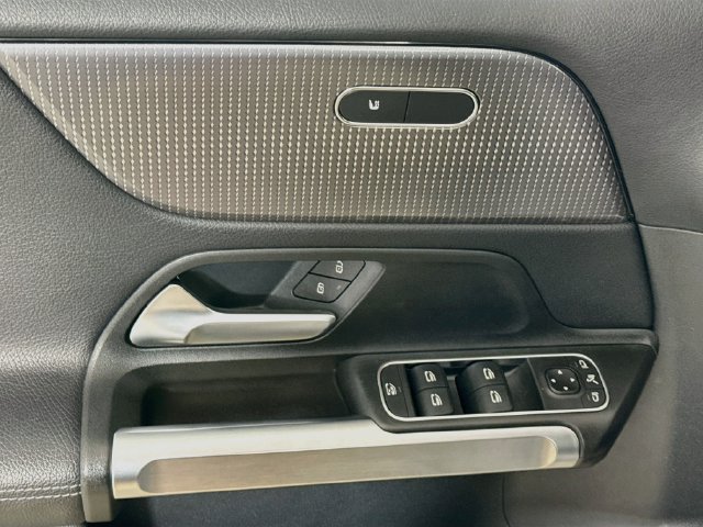 Used 2022 Mercedes-Benz GLB 250 w/ Premium Package Lite image 23