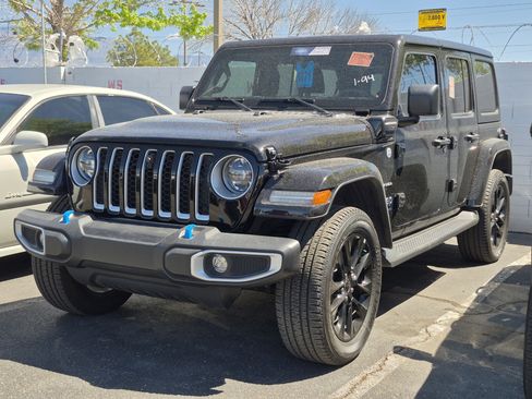 Used 2023 Jeep Wrangler Unlimited Sahara w/ Cold Weather Group image 11