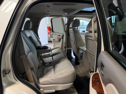 Used 2011 GMC Yukon SLT w/ SLT-2 Equipment Package AWD/4WD image 25
