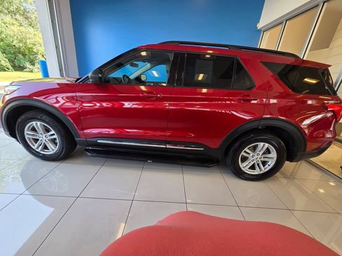 Used 2021 Ford Explorer XLT w/ Equipment Group 202A AWD/4WD image 4